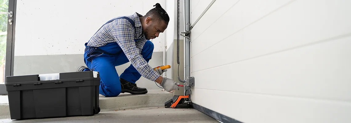 Repair Garage Door Not Closing But Light Flashing in Greenacres, FL